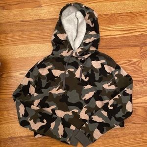 Camo cropped hoodie
